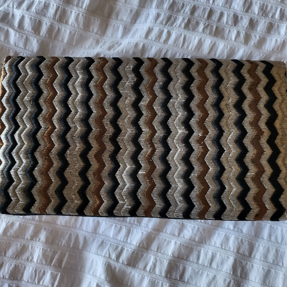 100% authentic guaranteed Tory Burch Reva purse in great condition - Picture 2 of 8